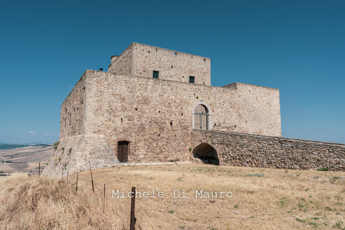 Un solitario maniero, il castello di Monteserico
