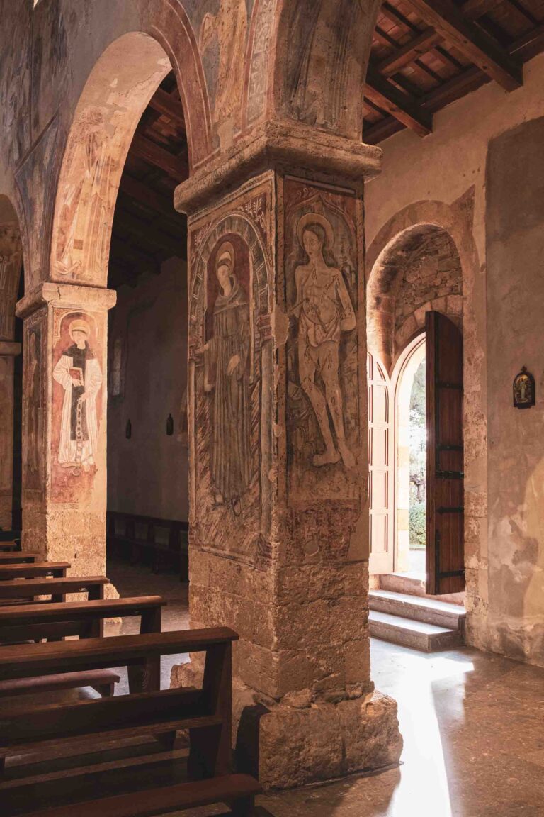 Affreschi del Santuario di Santa Maria Regina di Anglona, in Basilicata Foto: Michele Di Mauro