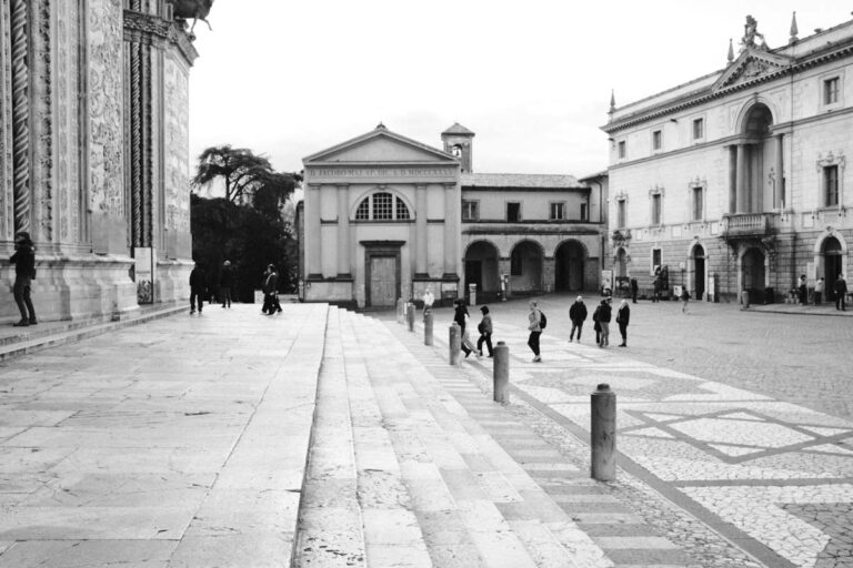 Piazza del Duomo, Chiesa di San Giacomo all'Ospedale Foto: Michele Di Mauro