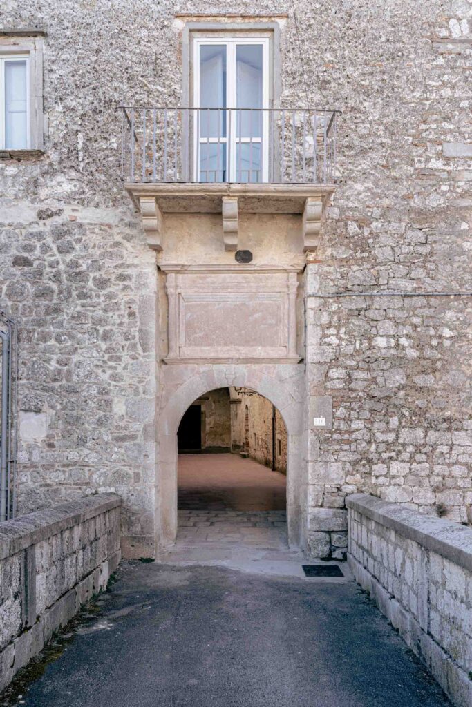 Ingresso del Castello Baronale Carafa
Foto: Michele Di Mauro
