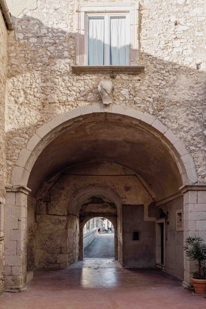Corte del Castello baronale Carafa di Ferrazzano
Foto: Michele Di Mauro