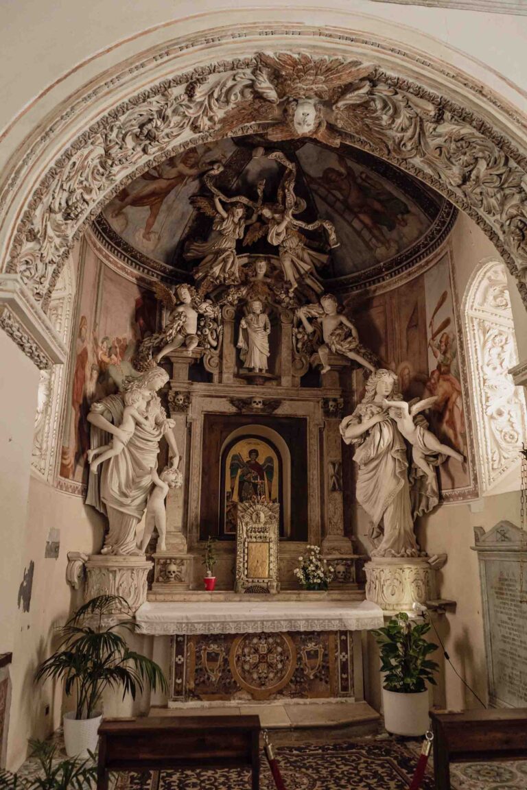 Scultura cappella laterale - Santuario Santi Cosma e Damiano Isernia Foto: Michele Di Mauro