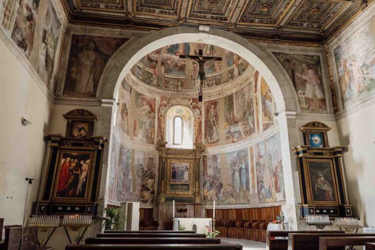 Abside affrescata - Santuario dei Santi Medici Isernia Foto: Michele Di Mauro