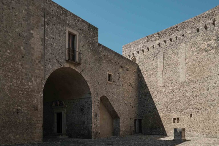 Corte del Castello di Melfi Foto: Michele Di Mauro