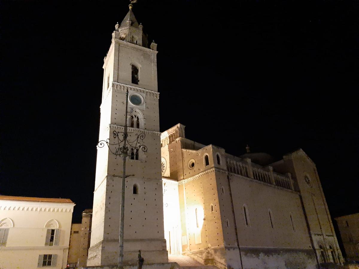 Cattedrale e statua di San Giustino - notte